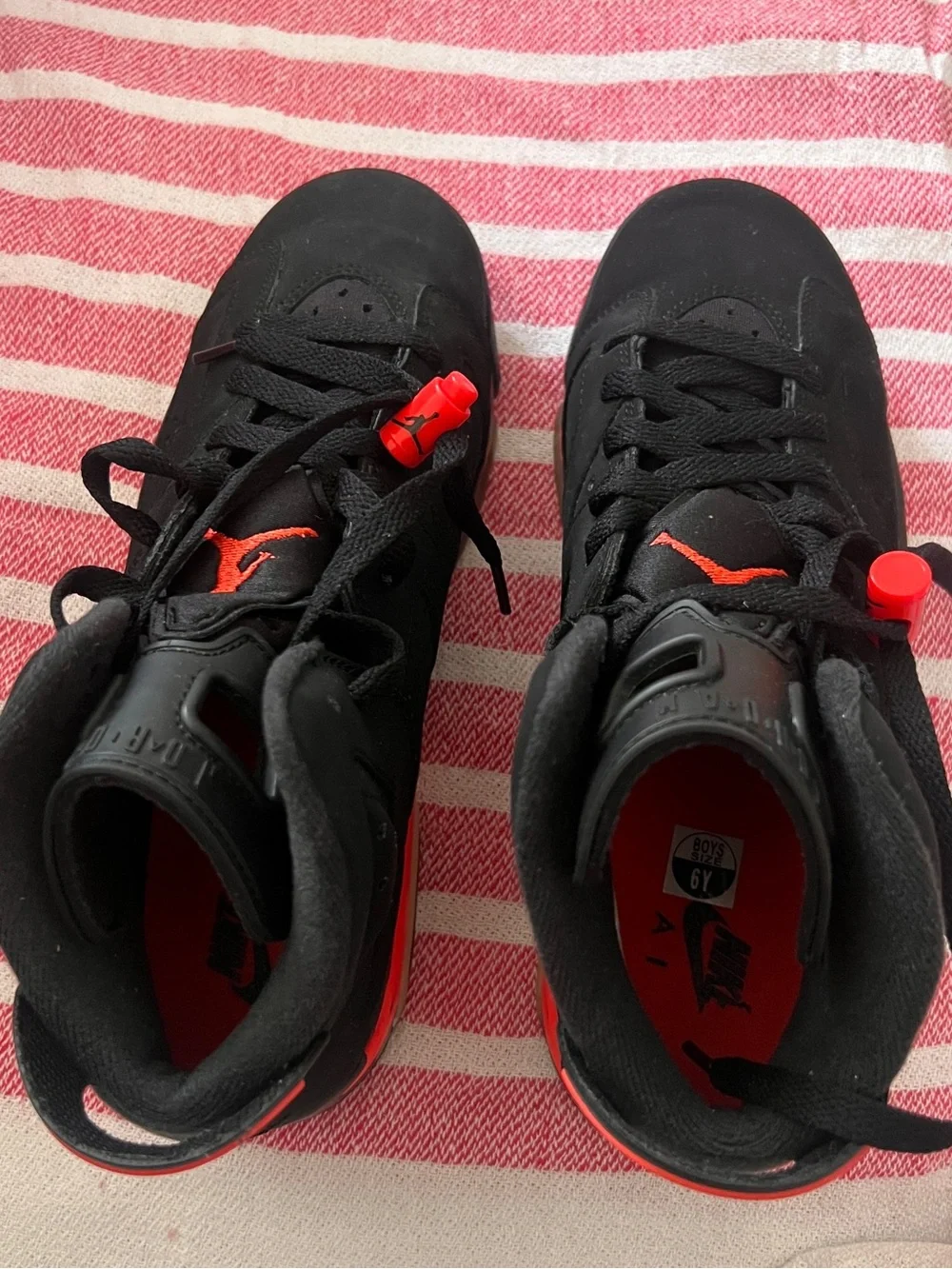 Jordan Air Retro 6 Sneakers - Black/Red